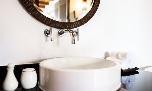 interni-di-un-bagno-di-lusso_53876-16576